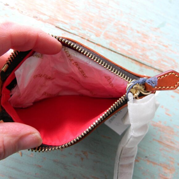 NWT DOONEY & BOURKE SMALL GRETTA BROWN CANVAS/LEATHER WRISTLET KEY ZIP CARD